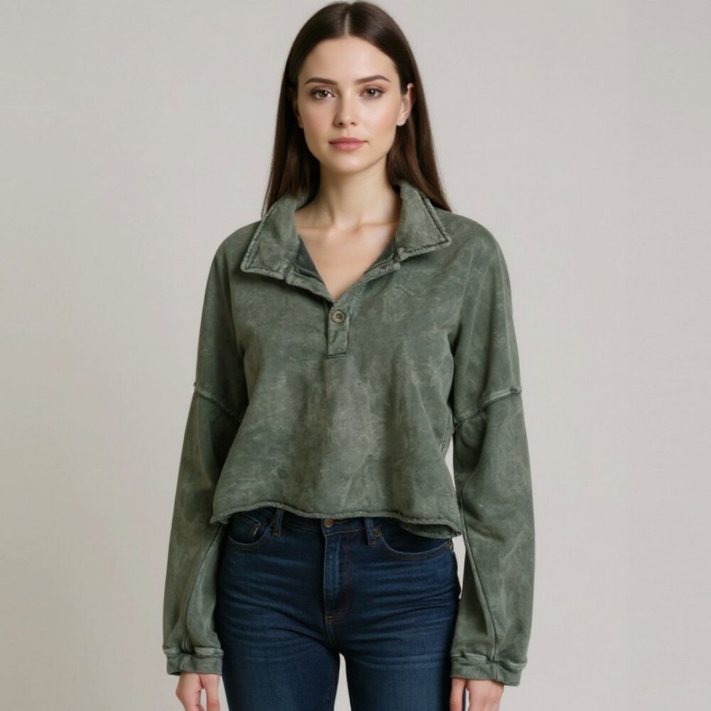 Solaí the Label Oversized Green Distressed Long Sleeve Cropped Sweatshirt Top
